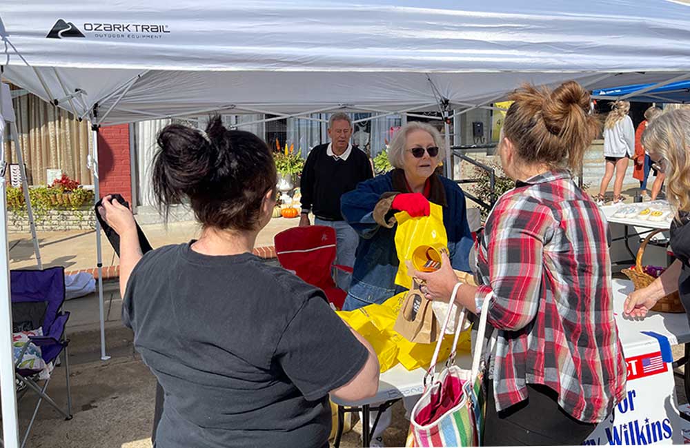 Jerry Wilkins booth at October Daze
